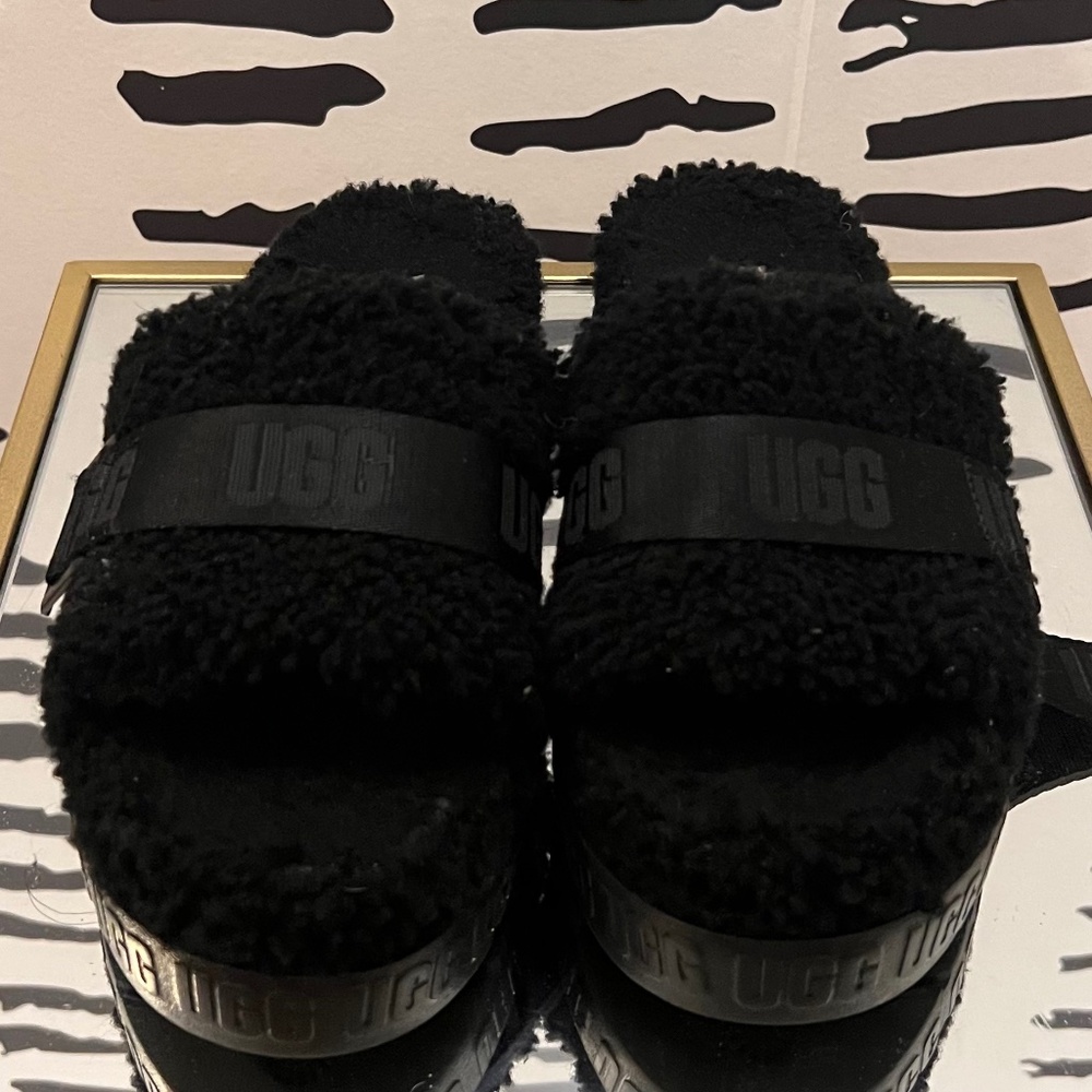 Black Ugg Fluffita Slides